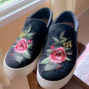 Black embroidered Steve Madden slip on sneakers